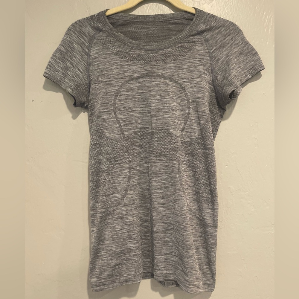 Lululemon Gray Swiftly Tech Shirt hip length - size 6